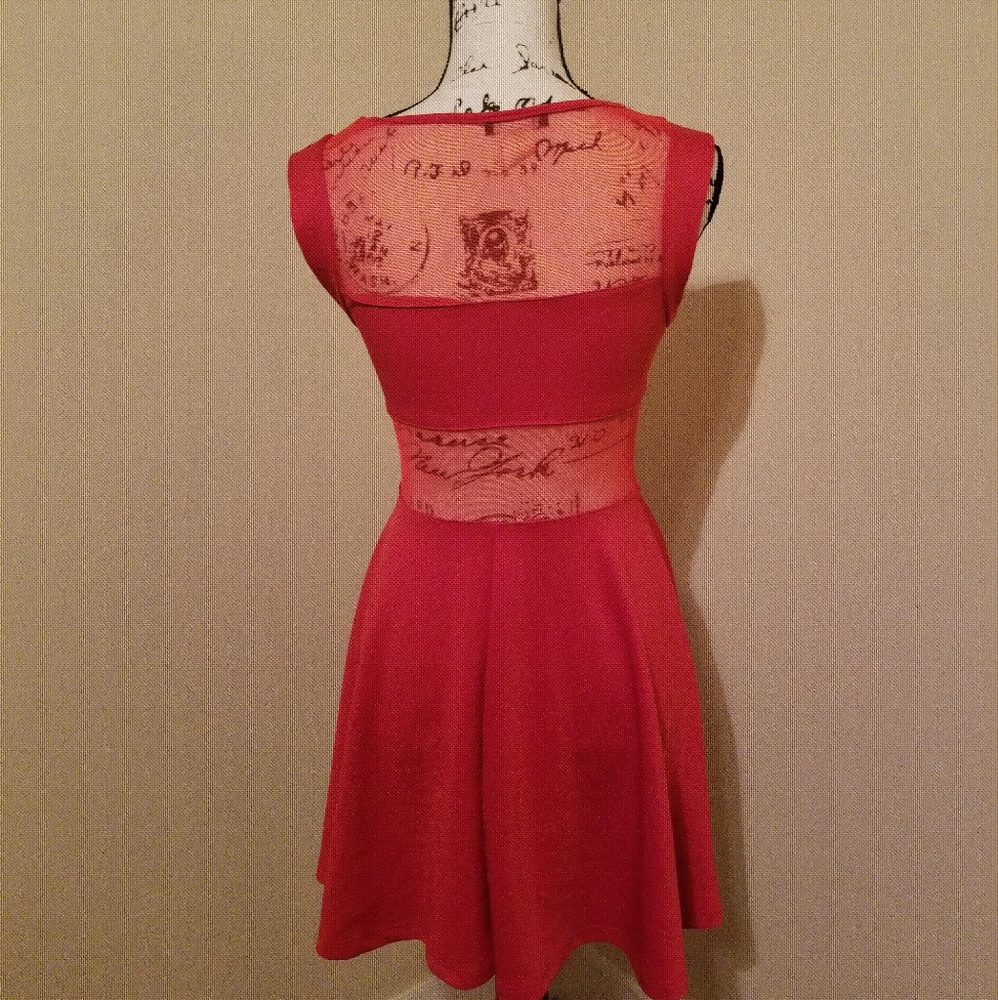 Cute dress - Picture 3 of 3